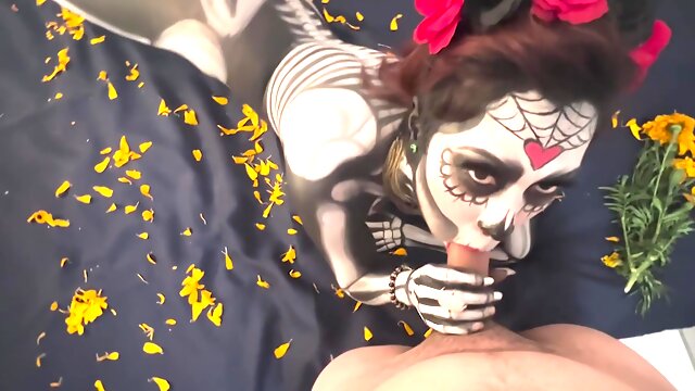 A La Catrina Mexicana Le Encanta Ponerse De Perrito Y Monta - Teaser Video