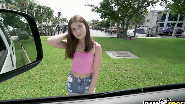 Eliana Rose - Low Key Freak Hops On The Bus