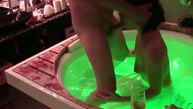 Amateur Couple Having Sex In The Green Jacuzzi