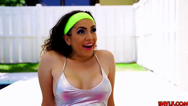 A Wild Workout For 80s Fitness Babe Valentina