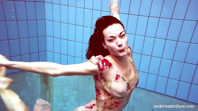 Sexy Italian Chick Martina Underwater