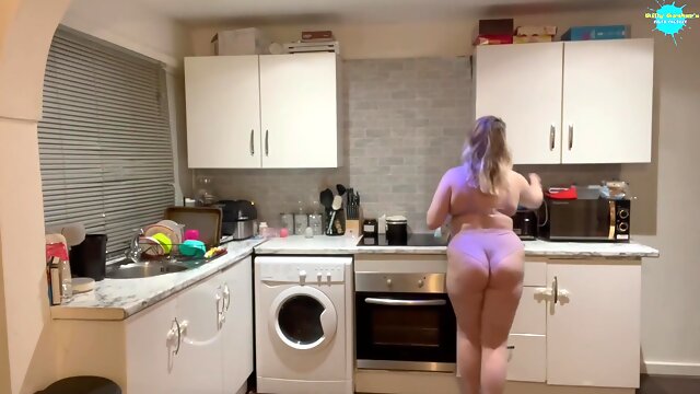 Girlfriend Cleaning The Kitchen....naked!!