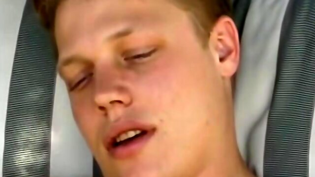 Solo Hunk Jerks Himself Off While Sunbathing