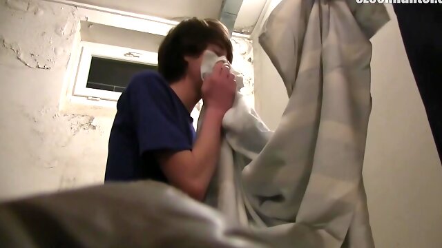 A Sleazy 18yo Teen With Chaotic Hairstyle Sucks Off