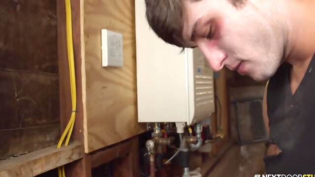 Elliot Finn In Caucasian Aspen Digs Sex