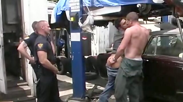 Sweet Muscled Bear Pounds His New Boyfriend In Missi