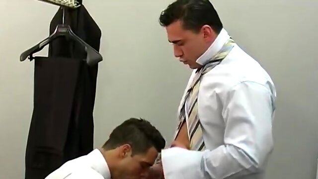 Businessmen Hunks Sucking Cocks In The Locker Room