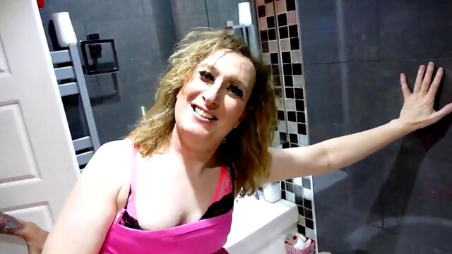 Tgirl Lisa urinating on John in the bathroom. Golden shower