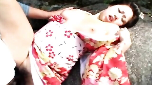 Glamorous Geishas outdoor video