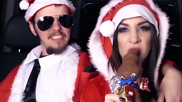 Miss Claus Lullu Gun Fucks Lucky Santa In The Backseat