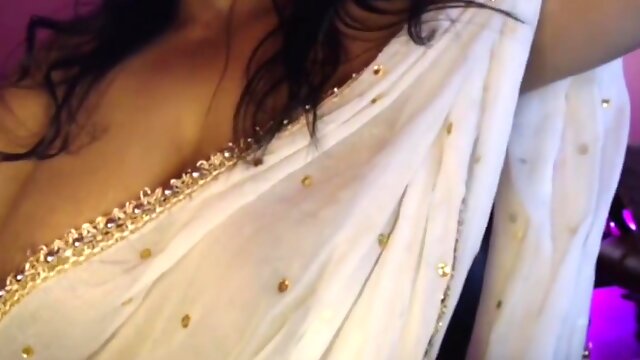 Hot Sister-in-law Shows Her Boobs And Nipples Through The Bra And Then Opens The Bra And Wears A Saree Showing Her Nipples