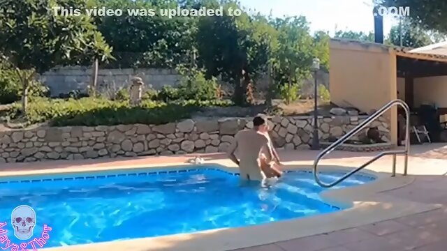 Big Ass Amateur Wife Is Very Hot To Fuck Hard In The Pool