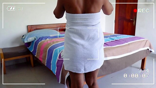 පුංචිගේ  වීඩියෝ හොරෙන් අතේ මාට්ටු sri lankan new sex video leek my caught me and get fuck