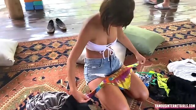 RACHEL COOK Onlyfans video on the naked beach leaked