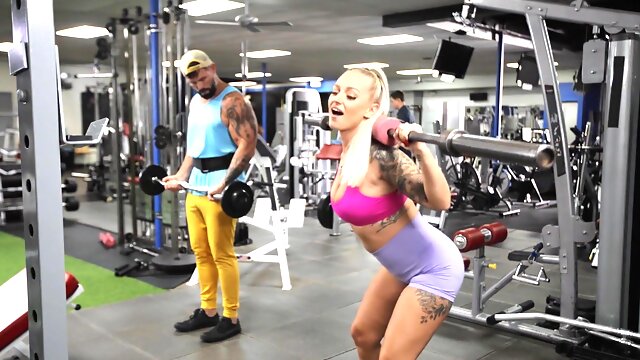 Sporty blonde MILF Elana Bunnz wants to be fucked after working out