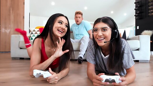 Video of gamer chick Eliza Ibarra getting fucked in the bedroom