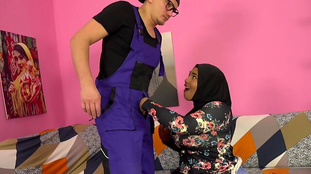 BBW in hijab seduced repairman