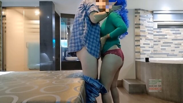 Luna Azul cuckold nueva adquisision dando regalo a su marido, porfavor follate a mi mujer 1