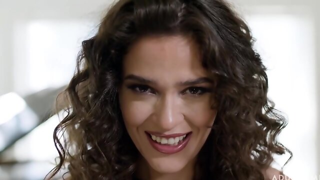 Victoria Voxxx - Upclose