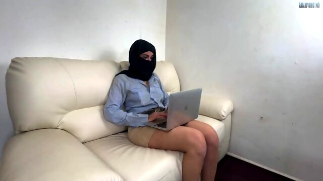 Hijab Muslim Virgin Arab Teen Gets Introduced To The Wonders Of Pussy Fucking By Egyptian Husbands