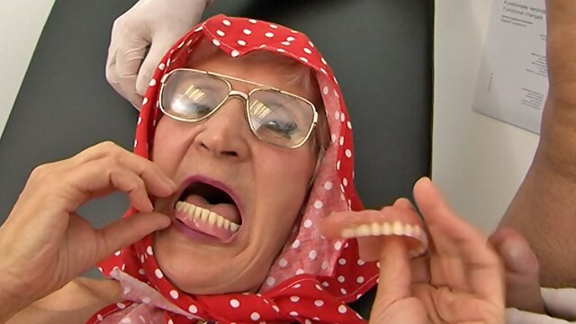 Toothless grandma (70+) takes out her dentures before sex
