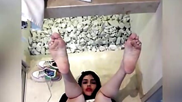 Arab girl gets fucked in missionary position and her pink feet are licked