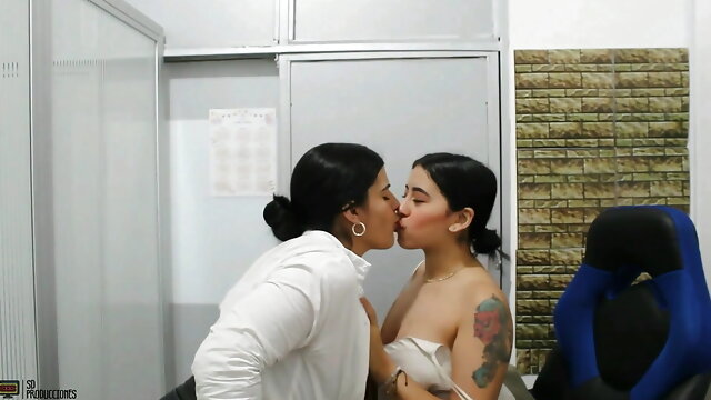 Lesbian Sucking Nipples, Massage, Colombian