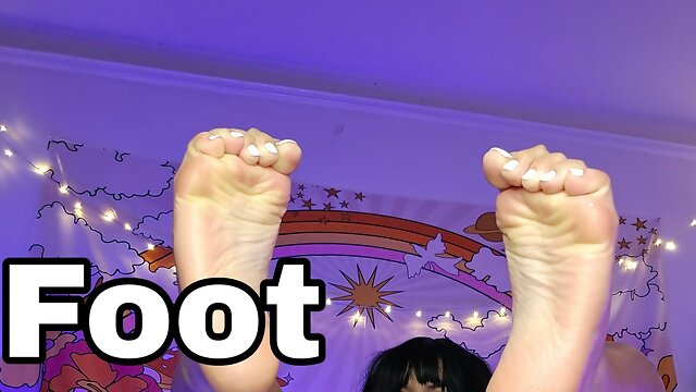 POV: FootQueen Seduces you while she OILS her White Toes JOI