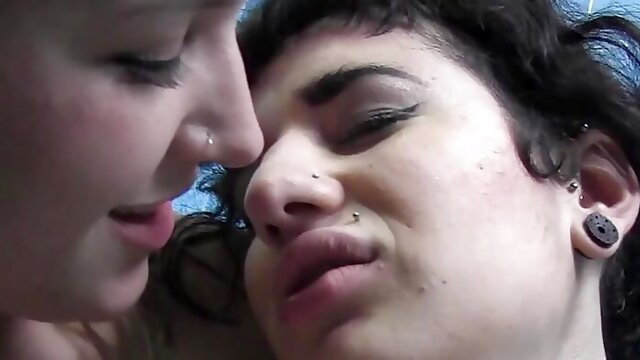 Lesbian Kissing, Arabelle Raphael, Lesbian Fist, Piercing