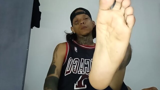 Slave worships my feet / sniff my shoes / CASHMASTER