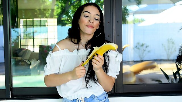 Gorgeous Violet enjoys while pleasuring herself with a banana