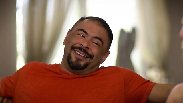 I Convince my stepfather to let me eat his cock