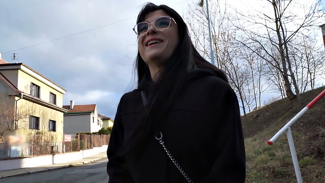 Brille Handjob Outdoor