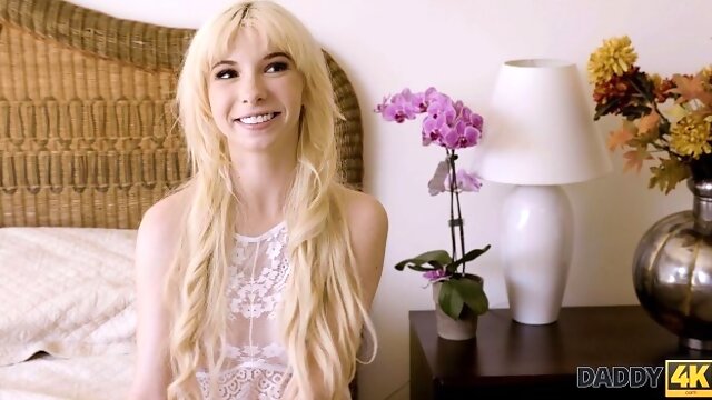 Ados Blonde Avec Papa