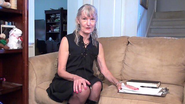 Solo woman with natural tits fingering her pussy - Candis