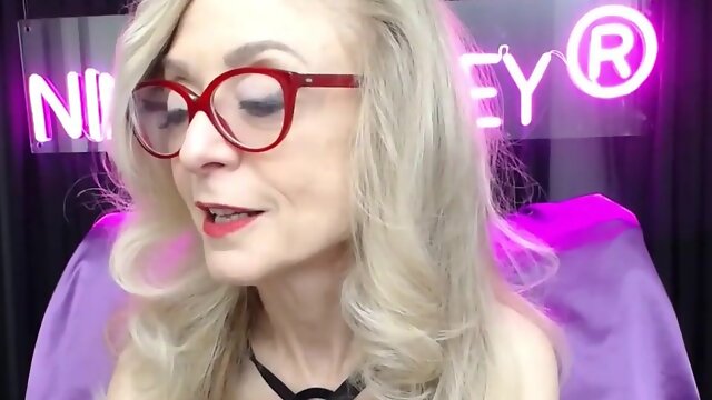 The Ultimate Chat Experience with Nina Hartley
