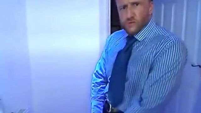 Empresario batendo punheta 8