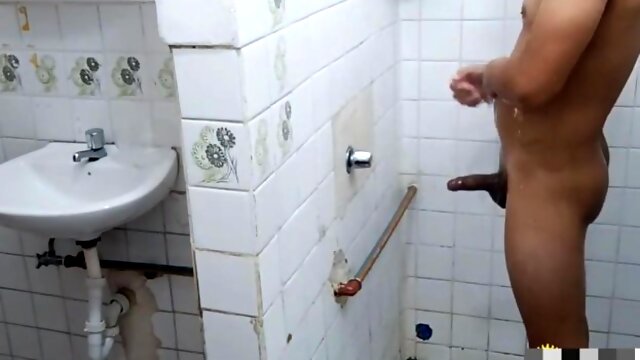 شرموطة مصرية سخنا فيديو جديد بنت الجيزة تتناك من جارها في الحمام
