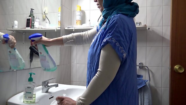 Syrian Refugee Cleaning Maid Lets German chief jizz Inside Her snatch