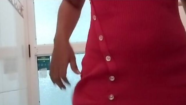 Se filtra video de la pastora mientras se baña para ir a la iglesia