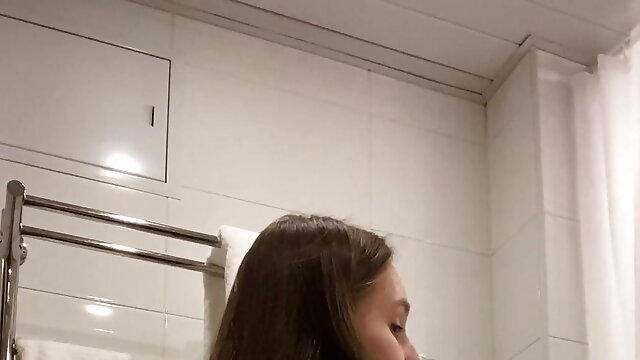 Orgasm, Teen (18+), Bathroom