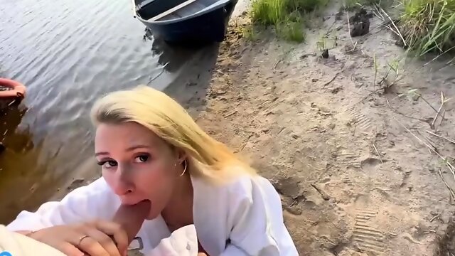 Risky outdoor sex on the boat on eyes of neighbors