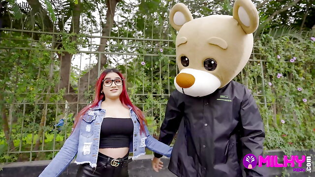 Rosario Is Horny in the Street and Ends up Fucking the Milky Bear
