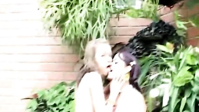 Watch sensual Selinas clip