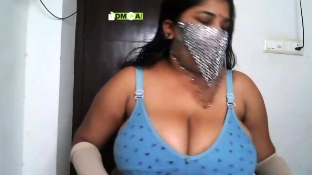 Indian Bhabhi showing boobs and fingering