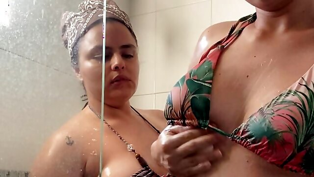 Stepsisters shower together and touch and kiss each other