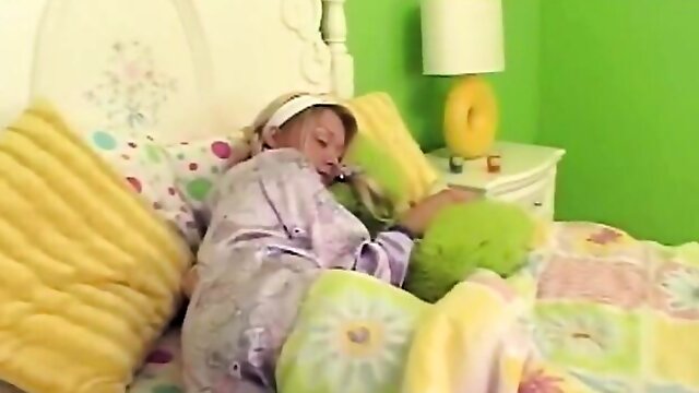 Flashy Lexys blonde porn