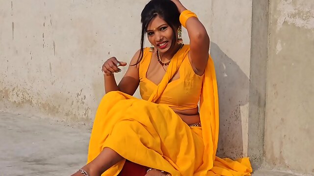 Desi Village Model Full Deep Navel And Big Boobs Deep Cleavage With Hindi Sex