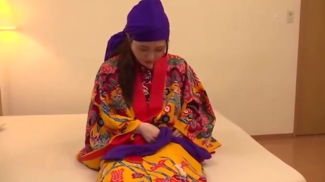03785,A woman who is fucked and writhes in agony