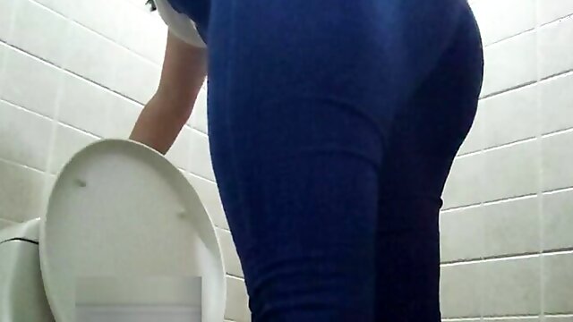 AMATEUR CAMERA IN PUBLIC TOILET IN SHOPPING MALL IN MADRID